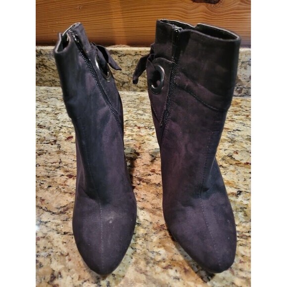 NWOB New Direction High Heeled Side Zip Black Boots w/Bow Tie Back, 6.5M - Picture 8 of 15